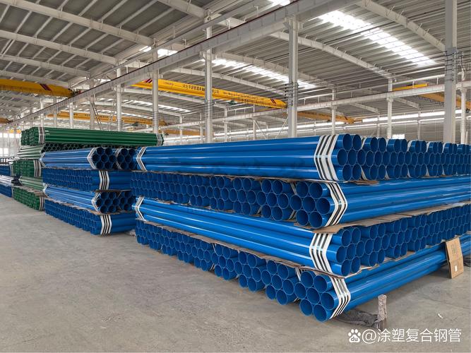 涂塑复合钢管是以螺旋钢管,直缝焊管和无缝钢管为基材,在其内外表面熔